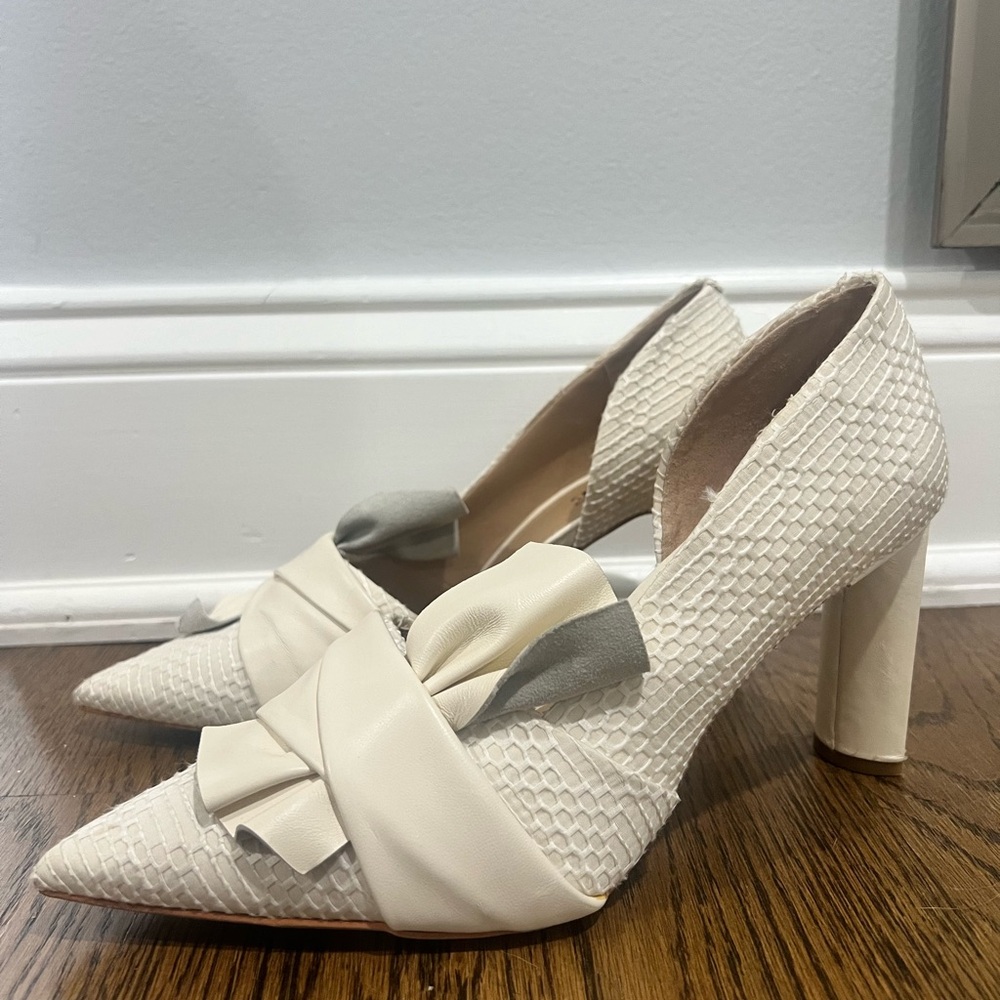 Nic & Zoe ruffle bow pump